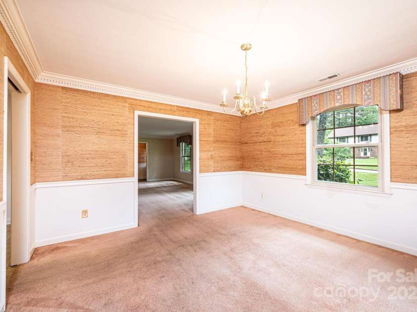 1304 5th Street Circle, Hickory, NC 28601.  MLS# CAR4265643, YatesRealty ID 22242. 