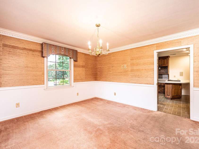 1304 5th Street Circle, Hickory, NC 28601.  MLS# CAR4265643, YatesRealty ID 22242. 