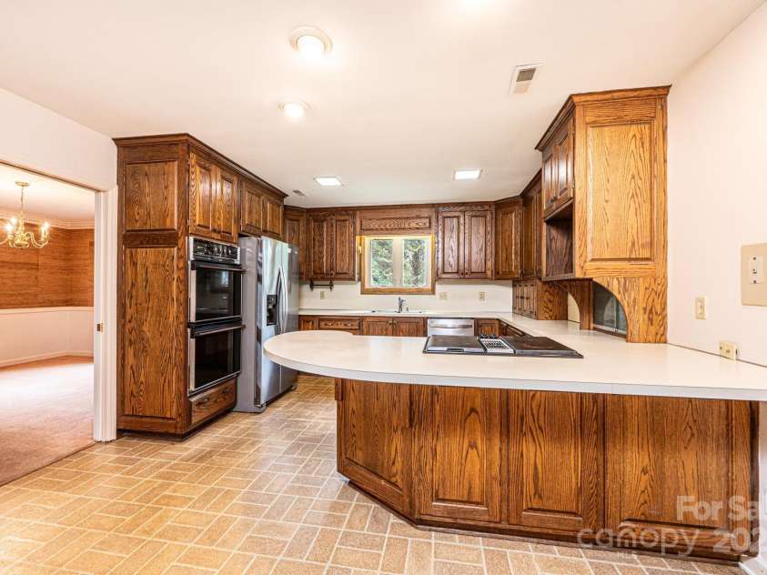 1304 5th Street Circle, Hickory, NC 28601.  MLS# CAR4265643, YatesRealty ID 22242. 