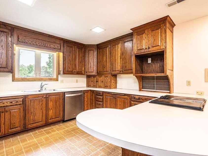 1304 5th Street Circle, Hickory, NC 28601.  MLS# CAR4265643, YatesRealty ID 22242. 