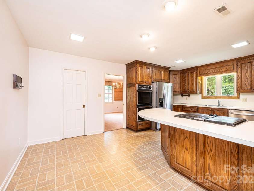 1304 5th Street Circle, Hickory, NC 28601.  MLS# CAR4265643, YatesRealty ID 22242. 