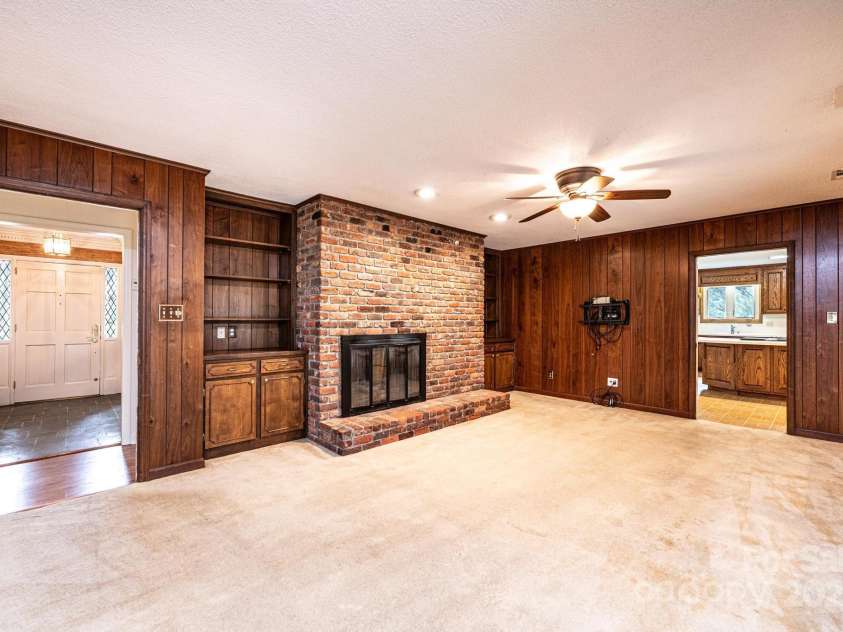 1304 5th Street Circle, Hickory, NC 28601.  MLS# CAR4265643, YatesRealty ID 22242. 