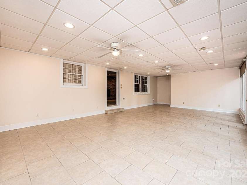 1304 5th Street Circle, Hickory, NC 28601.  MLS# CAR4265643, YatesRealty ID 22242. 