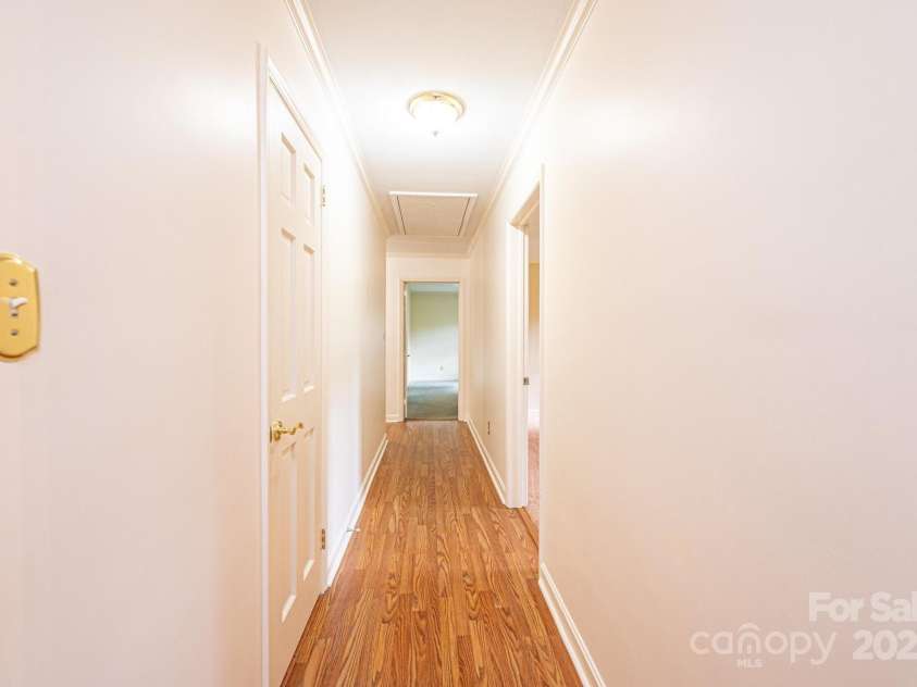 1304 5th Street Circle, Hickory, NC 28601.  MLS# CAR4265643, YatesRealty ID 22242. 