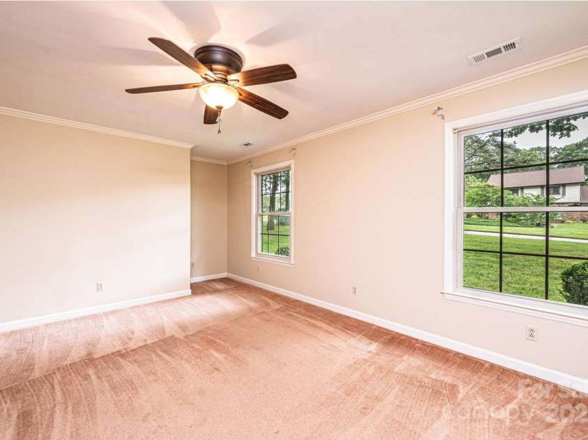 1304 5th Street Circle, Hickory, NC 28601.  MLS# CAR4265643, YatesRealty ID 22242. 