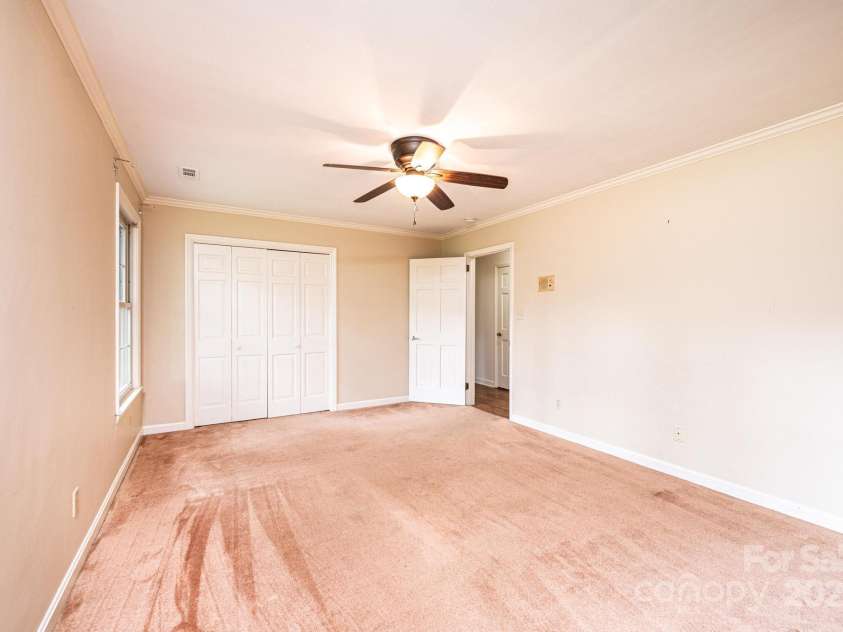 1304 5th Street Circle, Hickory, NC 28601.  MLS# CAR4265643, YatesRealty ID 22242. 