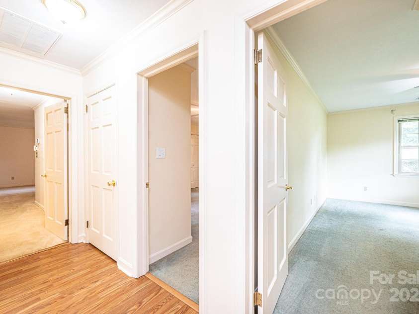 1304 5th Street Circle, Hickory, NC 28601.  MLS# CAR4265643, YatesRealty ID 22242. 