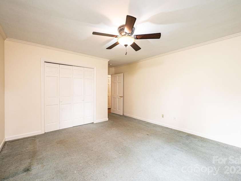 1304 5th Street Circle, Hickory, NC 28601.  MLS# CAR4265643, YatesRealty ID 22242. 