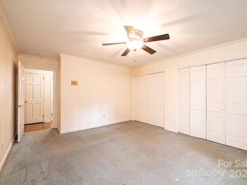 1304 5th Street Circle, Hickory, NC 28601.  MLS# CAR4265643, YatesRealty ID 22242. 