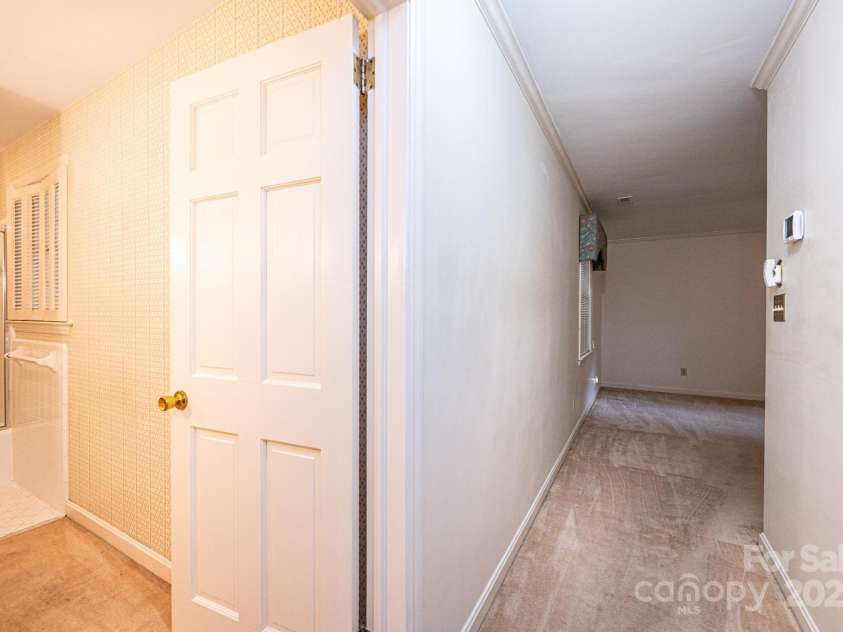 1304 5th Street Circle, Hickory, NC 28601.  MLS# CAR4265643, YatesRealty ID 22242. 