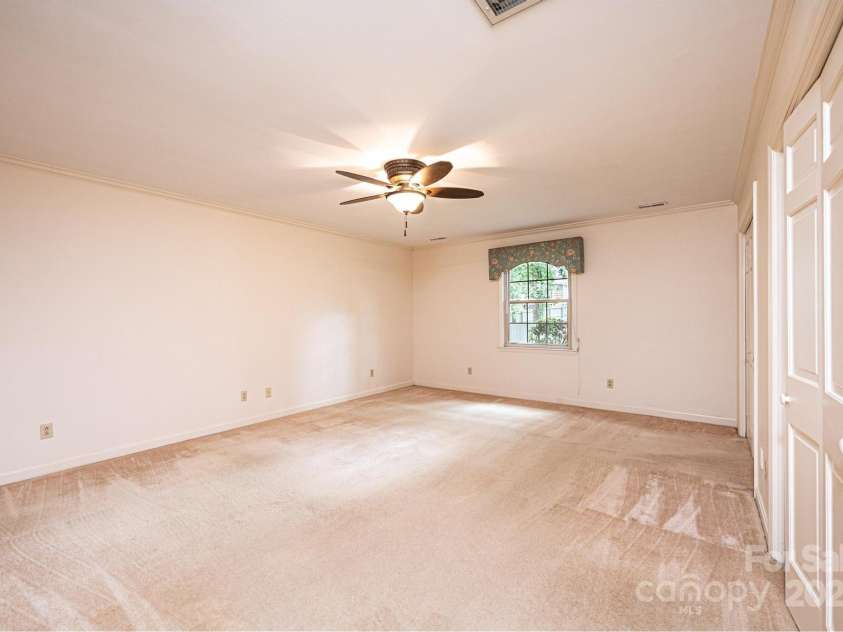 1304 5th Street Circle, Hickory, NC 28601.  MLS# CAR4265643, YatesRealty ID 22242. 