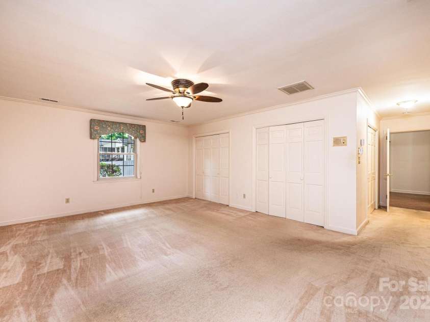 1304 5th Street Circle, Hickory, NC 28601.  MLS# CAR4265643, YatesRealty ID 22242. 