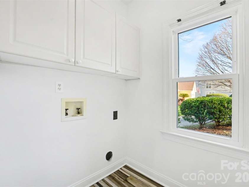 19603 Galleon View, Cornelius, NC 28031.  MLS# CAR4333436, YatesRealty ID 22243. Laundry on the main level.