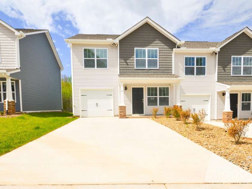 60 Cain Hollow Way, Asheville, NC 28806.  MLS# CAR4269401, YatesRealty ID 22244. 