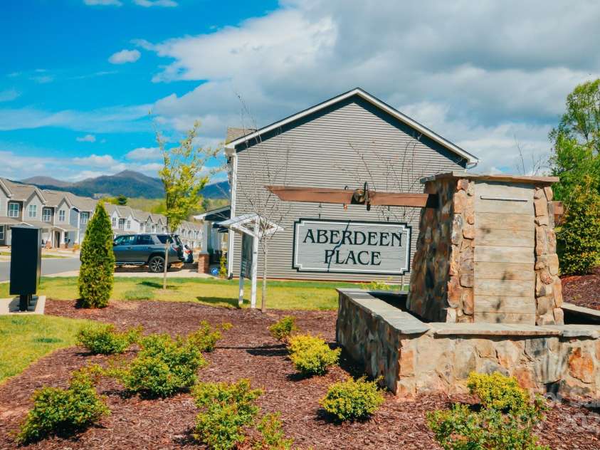 60 Cain Hollow Way, Asheville, NC 28806.  MLS# CAR4269401, YatesRealty ID 22244. 