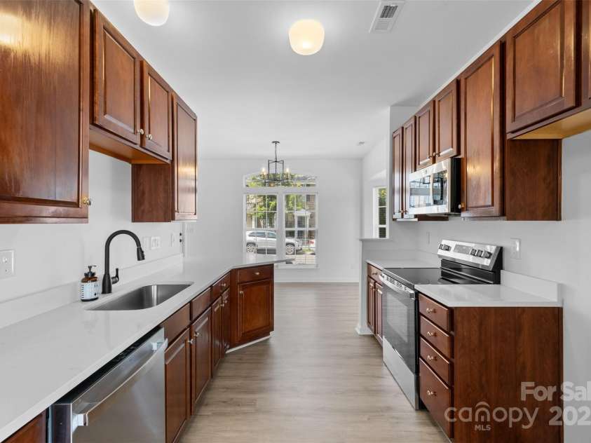 4208 Coulter Crossing, Charlotte, NC 28213.  MLS# CAR4266255, YatesRealty ID 22245. 