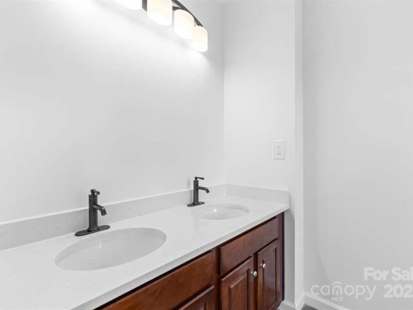 4208 Coulter Crossing, Charlotte, NC 28213.  MLS# CAR4266255, YatesRealty ID 22245. 