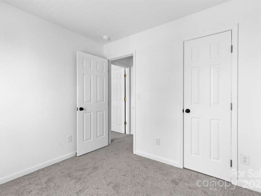 4208 Coulter Crossing, Charlotte, NC 28213.  MLS# CAR4266255, YatesRealty ID 22245. 