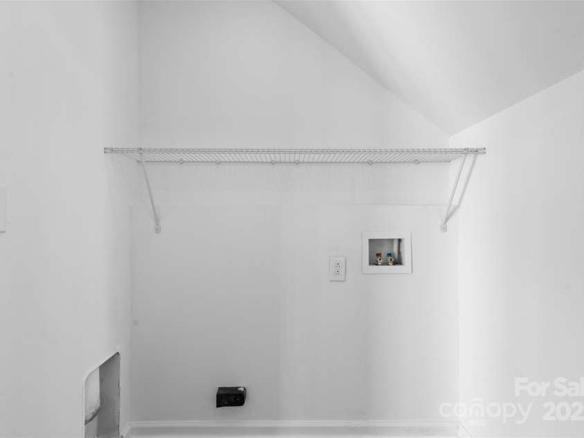 4208 Coulter Crossing, Charlotte, NC 28213.  MLS# CAR4266255, YatesRealty ID 22245. 