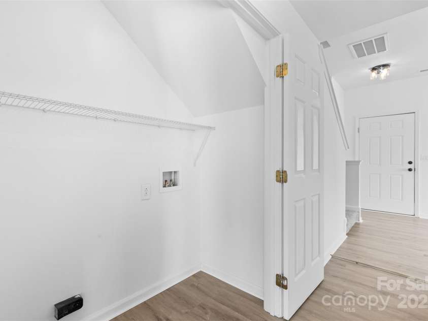 4208 Coulter Crossing, Charlotte, NC 28213.  MLS# CAR4266255, YatesRealty ID 22245. 