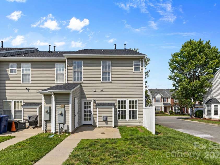 4208 Coulter Crossing, Charlotte, NC 28213.  MLS# CAR4266255, YatesRealty ID 22245. 