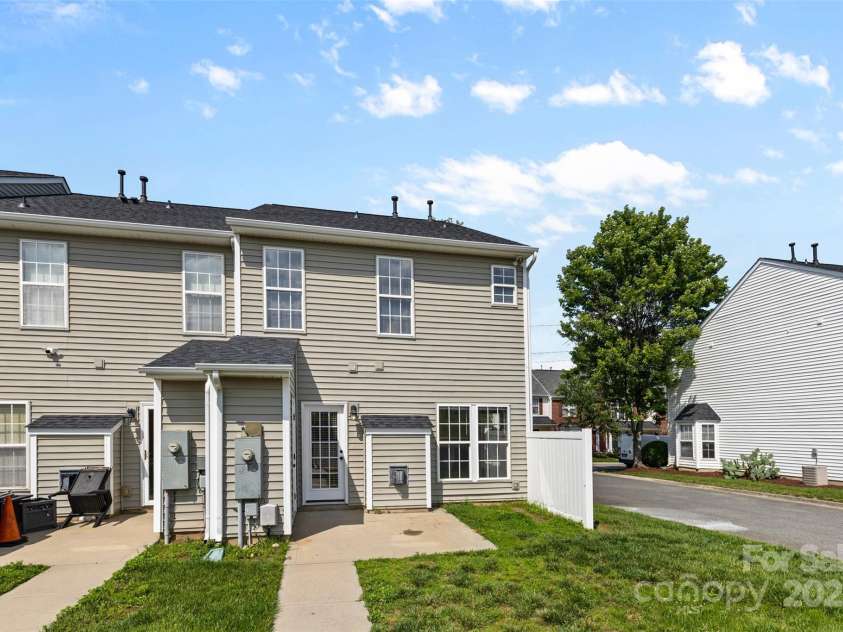 4208 Coulter Crossing, Charlotte, NC 28213.  MLS# CAR4266255, YatesRealty ID 22245. 