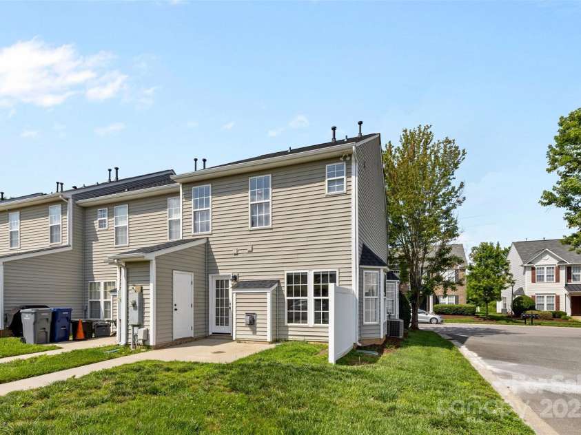 4208 Coulter Crossing, Charlotte, NC 28213.  MLS# CAR4266255, YatesRealty ID 22245. 