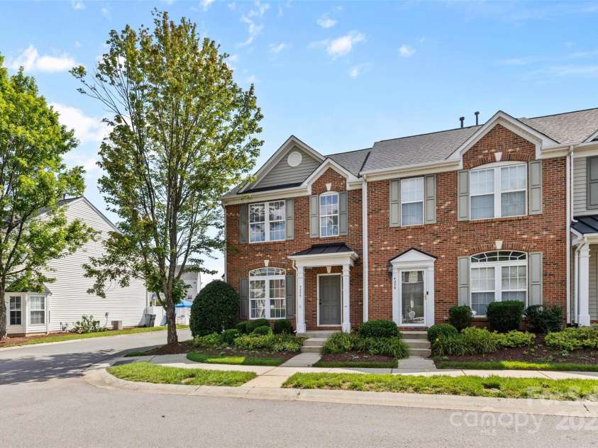 4208 Coulter Crossing, Charlotte, NC 28213.  MLS# CAR4266255, YatesRealty ID 22245. 