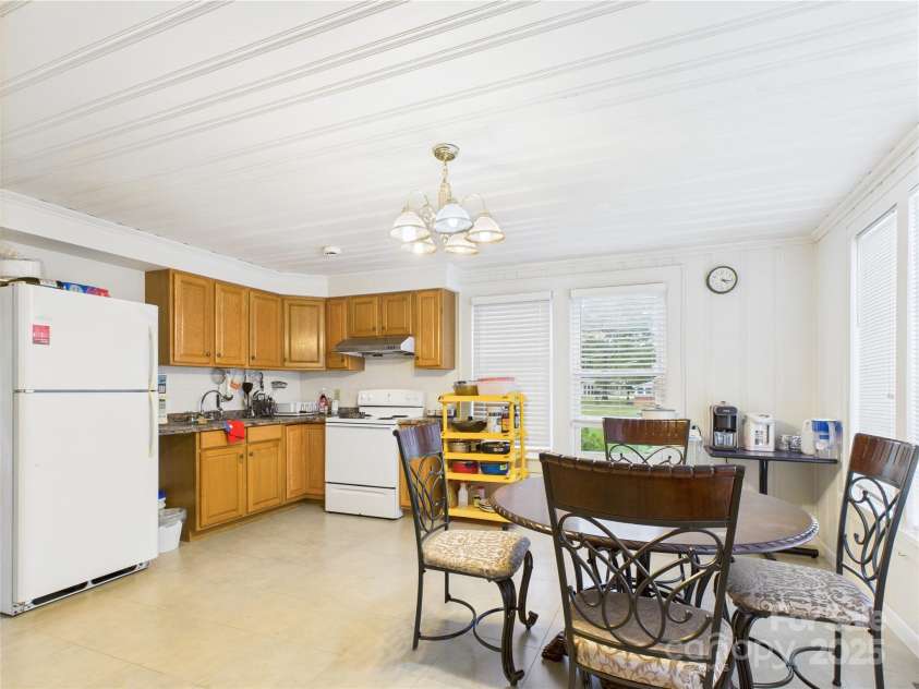 3055 16th Street, Hickory, NC 28601.  MLS# CAR4264396, YatesRealty ID 22247. 