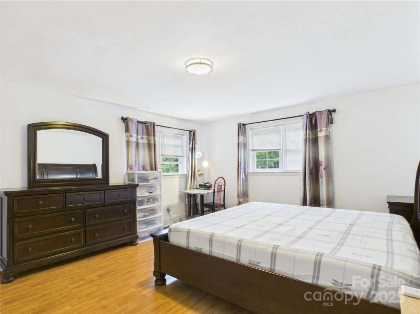 3055 16th Street, Hickory, NC 28601.  MLS# CAR4264396, YatesRealty ID 22247. 
