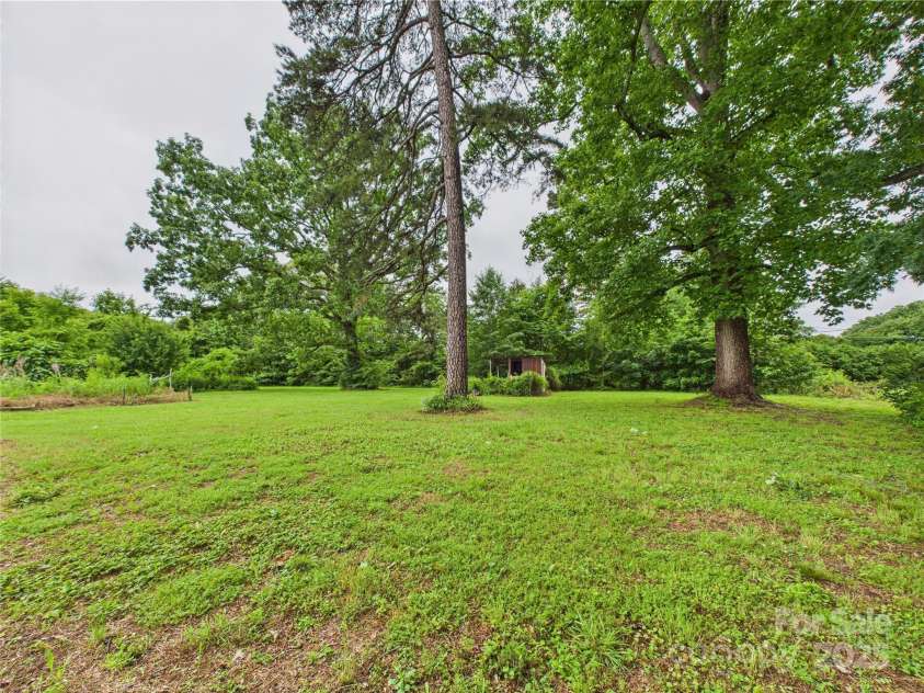 3055 16th Street, Hickory, NC 28601.  MLS# CAR4264396, YatesRealty ID 22247. 