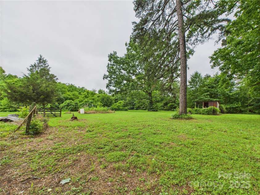 3055 16th Street, Hickory, NC 28601.  MLS# CAR4264396, YatesRealty ID 22247. 