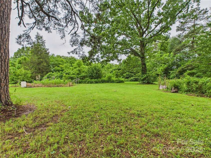 3055 16th Street, Hickory, NC 28601.  MLS# CAR4264396, YatesRealty ID 22247. 