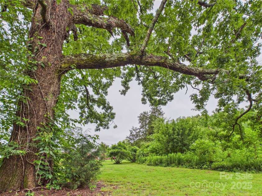 3055 16th Street, Hickory, NC 28601.  MLS# CAR4264396, YatesRealty ID 22247. 