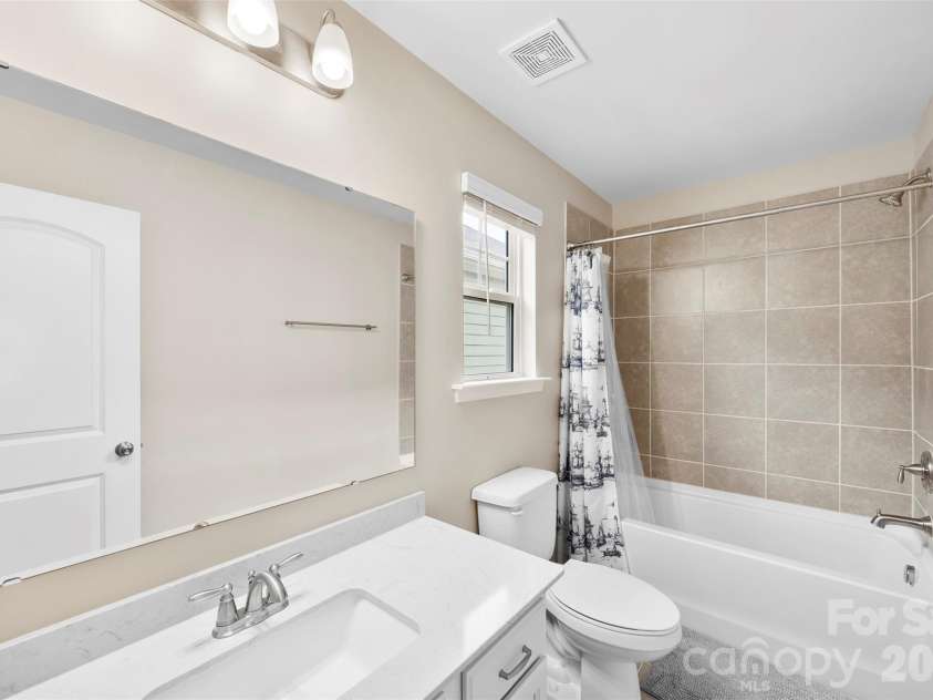 423 Wescott Street, Indian Trail, NC 28079.  MLS# CAR4358336, YatesRealty ID 22249. 2nd Floor Primary Bathroom