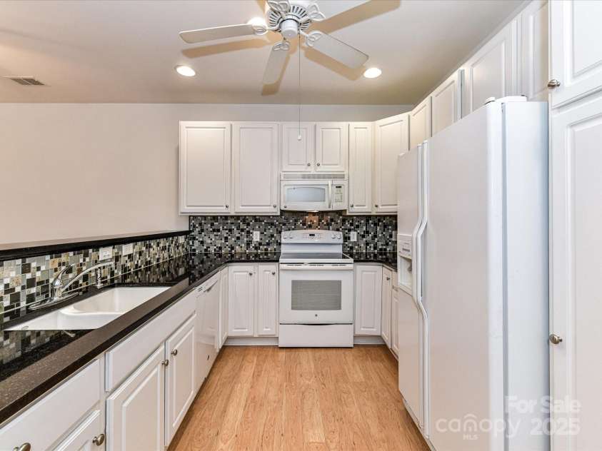 11705 Silverado Lane, Charlotte, NC 28277.  MLS# CAR4244459, YatesRealty ID 22250. 