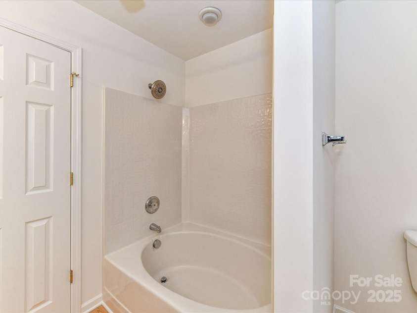 11705 Silverado Lane, Charlotte, NC 28277.  MLS# CAR4244459, YatesRealty ID 22250. 