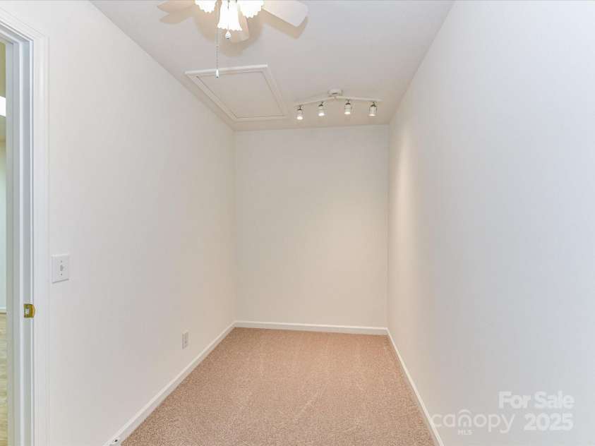 11705 Silverado Lane, Charlotte, NC 28277.  MLS# CAR4244459, YatesRealty ID 22250. Bonus Room