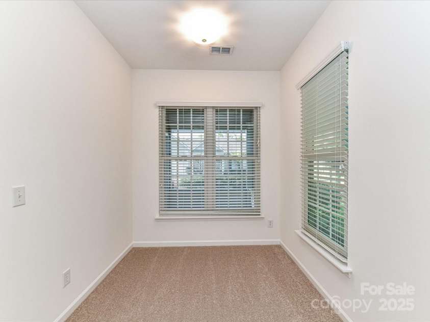 11705 Silverado Lane, Charlotte, NC 28277.  MLS# CAR4244459, YatesRealty ID 22250. Primary Suite Sitting Area
