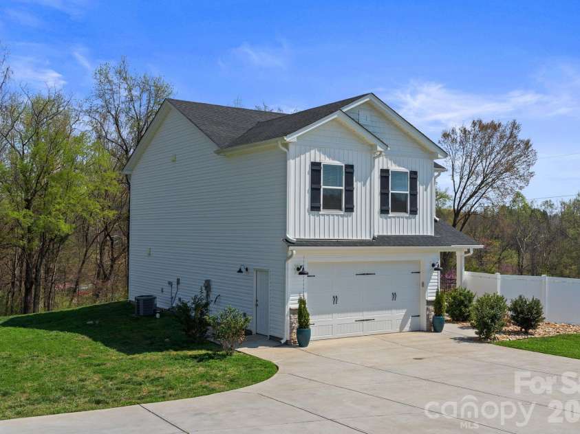 467 Hoover Road, Troutman, NC 28166.  MLS# CAR4360808, YatesRealty ID 22250. 