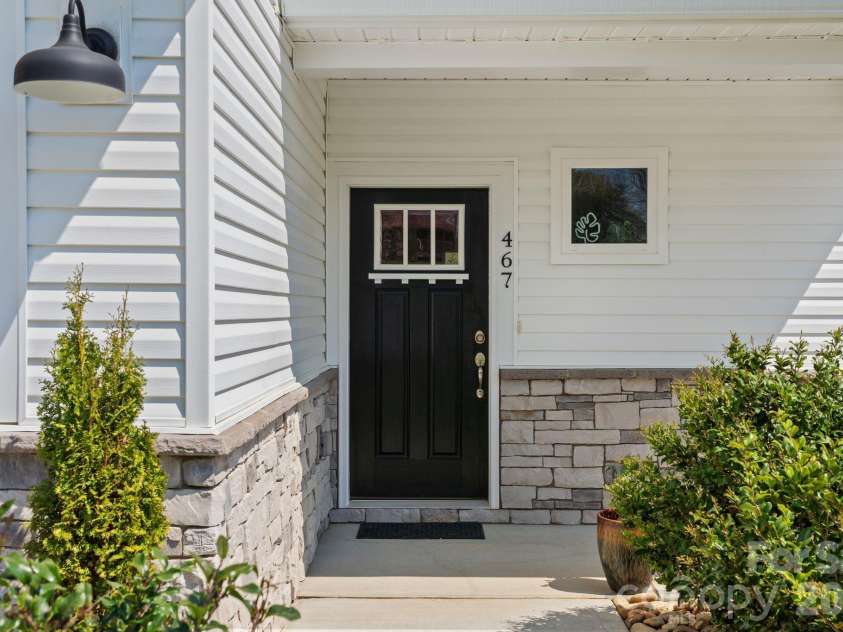 467 Hoover Road, Troutman, NC 28166.  MLS# CAR4360808, YatesRealty ID 22250. Beautiful Entry!