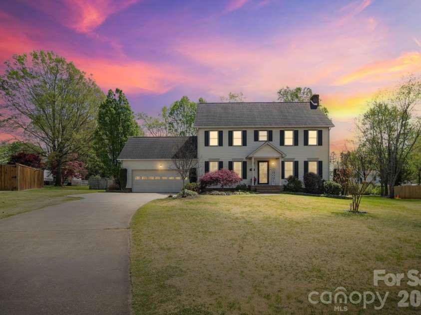 120 Ridgewood Court, Salisbury, NC 28146.  MLS# CAR4362997, YatesRealty ID 22251. 