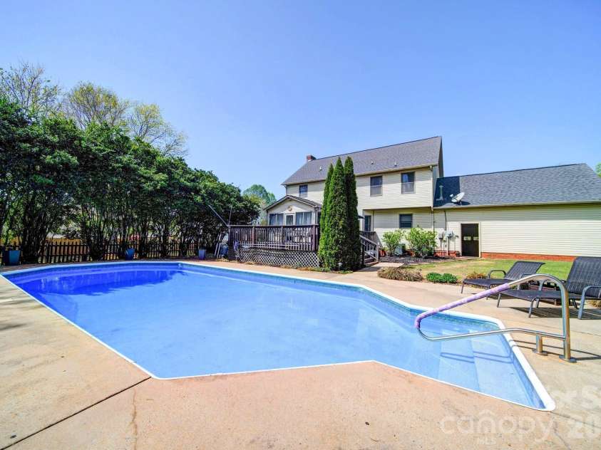 120 Ridgewood Court, Salisbury, NC 28146.  MLS# CAR4362997, YatesRealty ID 22251. 