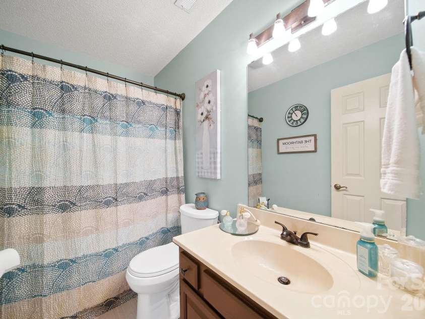 120 Ridgewood Court, Salisbury, NC 28146.  MLS# CAR4362997, YatesRealty ID 22251. Hall bath