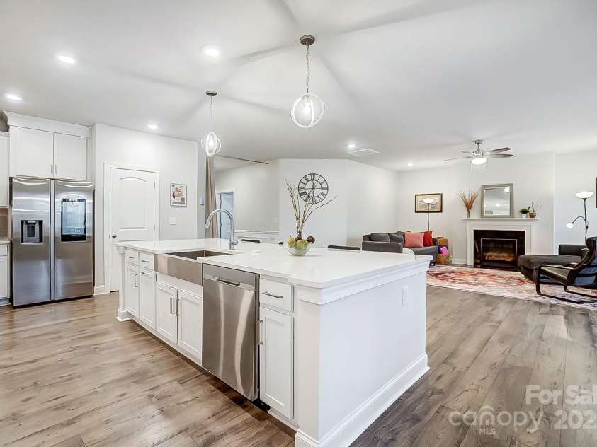 6858 Hunts Mesa Drive, Fort Mill, SC 29707.  MLS# CAR4315211, YatesRealty ID 22251. 