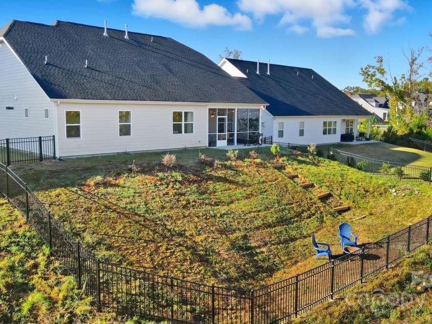 6858 Hunts Mesa Drive, Fort Mill, SC 29707.  MLS# CAR4315211, YatesRealty ID 22251. Great yard 