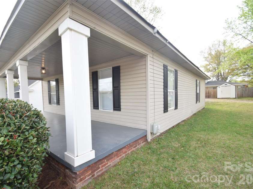 152 Academy Avenue, Concord, NC 28025.  MLS# CAR4364730, YatesRealty ID 22252. 