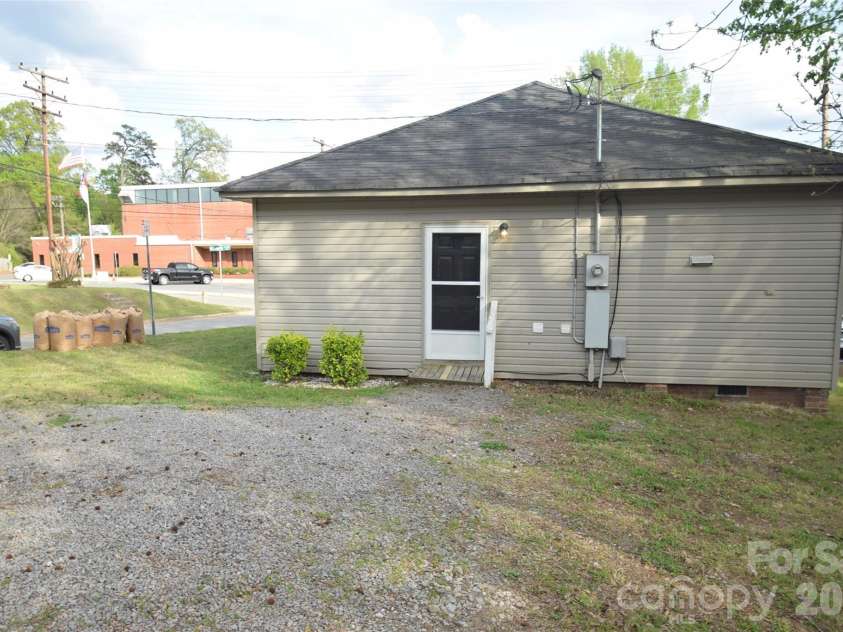 152 Academy Avenue, Concord, NC 28025.  MLS# CAR4364730, YatesRealty ID 22252. 