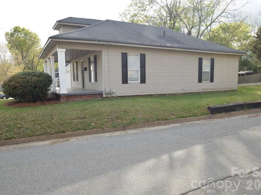 152 Academy Avenue, Concord, NC 28025.  MLS# CAR4364730, YatesRealty ID 22252. 