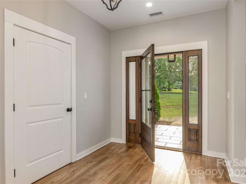 467 Dale Road, Spruce Pine, NC 28777.  MLS# CAR4260638, YatesRealty ID 22253. 